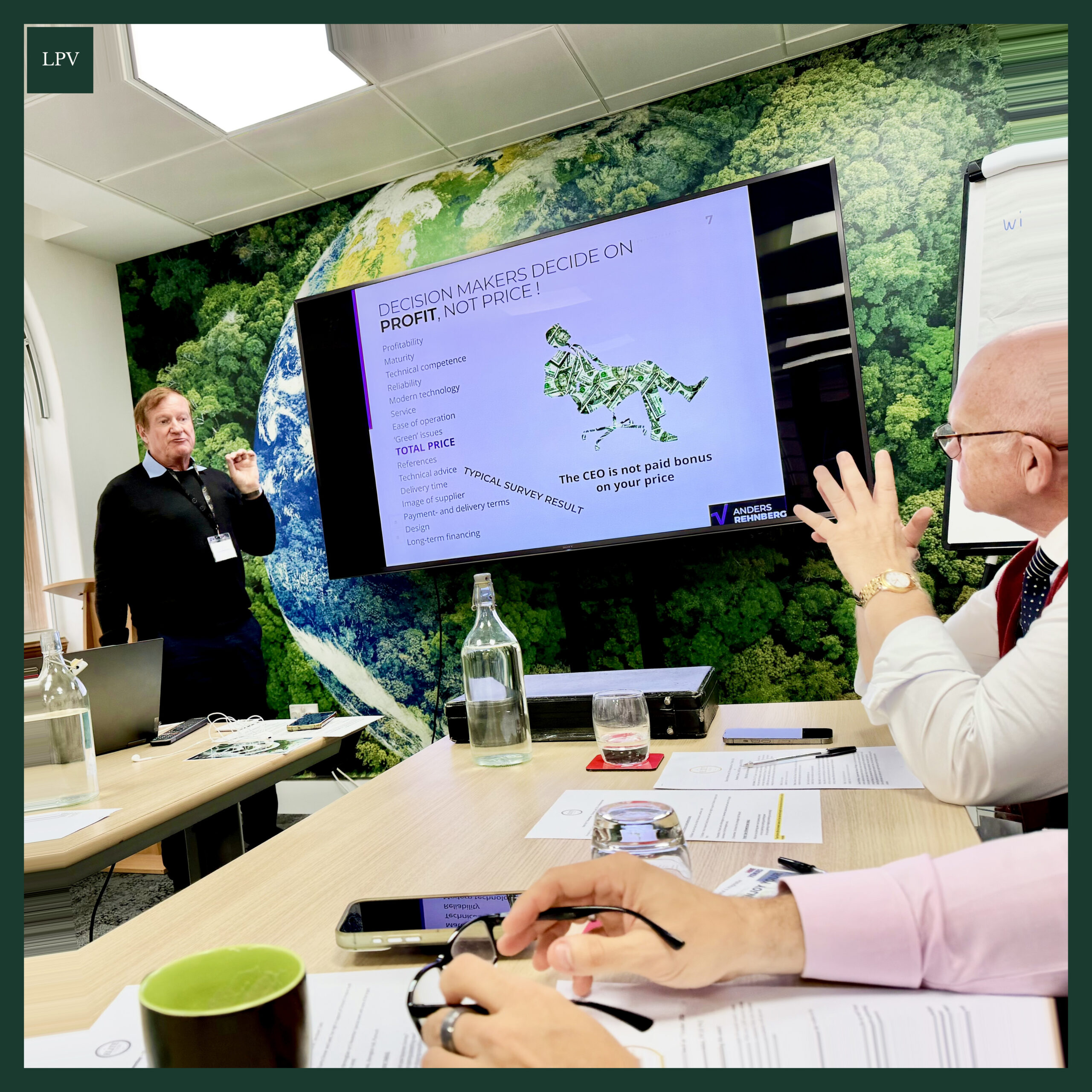 Anders Rehnberg at a Westminster business lunch discussing how discounts reduce profit